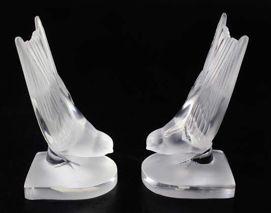 Serre-livres verre Hirondelle/ a pair of post war Swallow bookends by Lalique, introduced on 14/3/1928, No. 1143 Height 16cm.